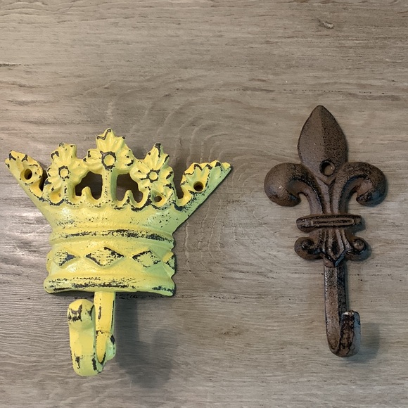 Pair of New Orleans Mardi Gras Spirit Crown & Fleur de Lis Hanging Hooks - Picture 13 of 13
